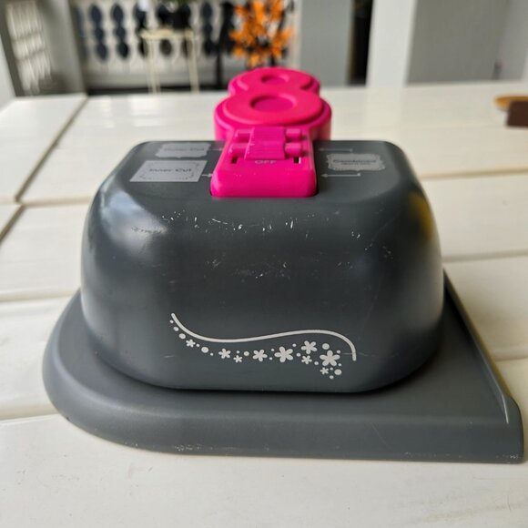 We R Memory Keepers Lucky Paper Outer Inner Combined Punch Scrapbooker Supply - Picture 2 of 8